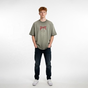 T-shirt personnalisé streetwear avec broderie en strass, coupe ample et oversize, impression sérigraphique pour hommes - Product Image 1