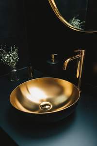 Évier en laiton de style vintage pour la décoration de salle de bain antique, rehaussant l'espace avec un caractère métallique classique - Product Image 4