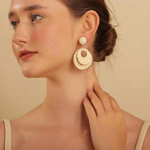 ต่างหูห่วงปาล์มทำด้วยมือสำหรับผู้หญิงเครื่องประดับแบบห้อยสไตล์โบฮีเมียนน้ำหนักเบาวันหยุดพักผ่อนชายหาดในฤดูร้อนดีไซน์แบบฟางทรงรีทรงกลม - Product Image 3