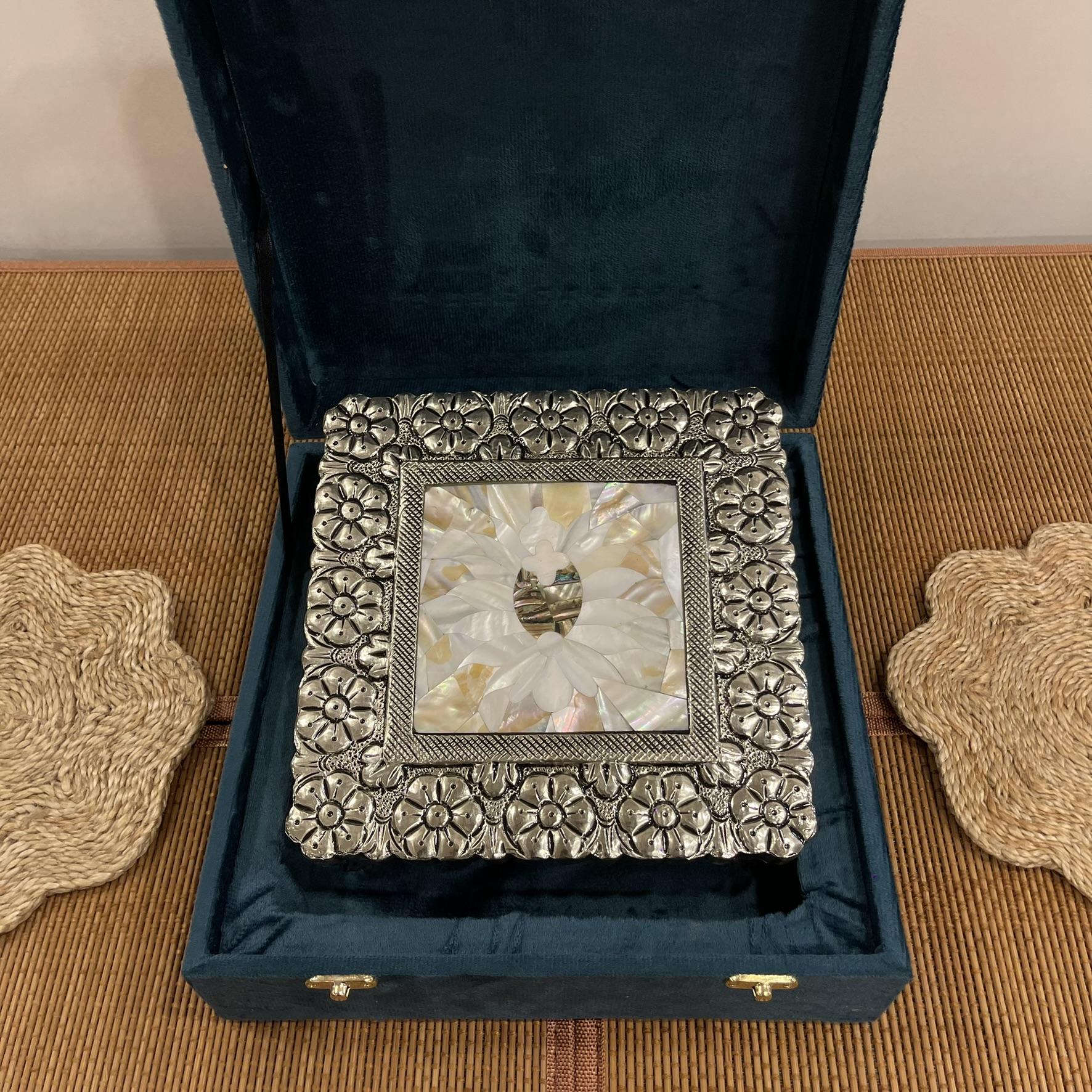 เช่นเดียวกับภาพ