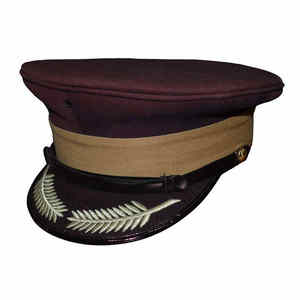 Couvre-chef officiel OEM avec coutures de qualité supérieure, personnalisation des couleurs et badge en métal pour les contrats d'approvisionnement institutionnel - Product Image 2