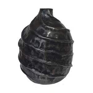 Vase en métal fini argent mat intemporel décor en métal Vase à fleurs personnalisable Vase élégant personnalisé pour la maison et le bureau - Product Image 4