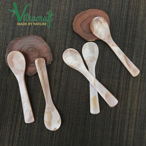 Premium 10cm Naturel Rose Nacre Caviar Cuillère De Service Élégant Design Classique pour Les Fêtes Cuillère À La Main - Product Image 1