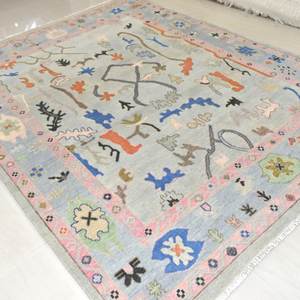 OEM Tapis floral ethnique Base riche Tapis en laine tissé moderne pour la chambre à coucher Décoration intérieure et réchauffement - Product Image 1