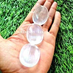 Venta caliente Selenita Preocupación Piedra Roca Cristal Selenita Pulgar Piedra de bolsillo para terapia curativa de Elegant Aga - Product Image 4