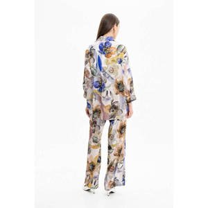 Blusa Bohemia de Gasa con Bordado Floral y Lentejuelas, Corte Holgado, Talla Única - Product Image 4