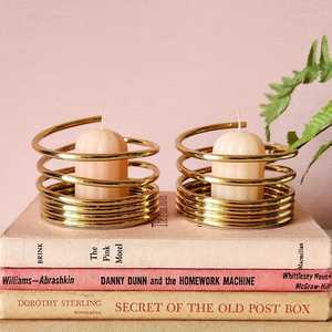 Porte-bougie en fil métallique Décoration moderne Support de bougie Cage en métal décorative Pièce maîtresse pour un éclairage d'intérieur élégant - Product Image 3