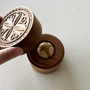 Brûleur d'encens en bois de santal personnalisé, fait main, de haute qualité, écologique, durable, design sur mesure, religieux, décoratif pour la maison - Product Image 1