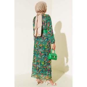 Robe mousseline plissée ceinturée Vert Perse - Product Image 1