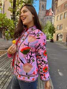 Chaqueta de bombardero bordada Suzani hecha a mano de estilo bohemio único para mujer 100% algodón ecológico vibrante Vintage uzbeko patrones - Product Image 2