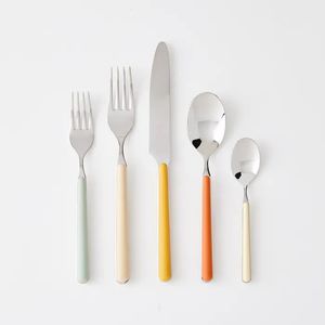 Couverts élégants à poignée en résine de style moderne rose et blanc avec couverts à tête argentée pour les maisons, les restaurants et les fêtes - Product Image 5