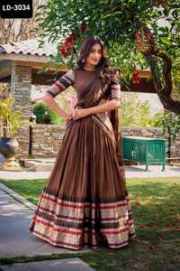 Collection Lehenga Choli des plus belles tenues traditionnelles indiennes de tissage Zari lourd avec prix de gros et meilleure qualité - Product Image 6