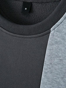 เสื้อสเวตเชิ้ตคอกลมแบบย้อมสีบล็อกสีสำหรับผู้ชาย - Product Image 4