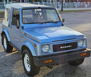 Suzuki Samurai 4x4 1988, boîte manuelle 5 vitesses, 4 roues motrices, prêt à être expédié - Product Image 1