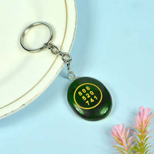 Llavero de metal plateado con cabujón de piedra de jade verde con símbolo Zibu y mosquetón - Product Image 2