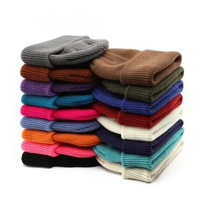 Gorro de invierno de Color sólido teñido en blanco liso de alta calidad Gorro de punto acrílico con puños FZ - Product Image 1