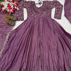 Traje Anarkali de Alta Calidad, Moderno y Hermoso, con Bordado en Georgette Sintético, para Bodas y Diwali, de Secado Rápido, Disponible en Grandes Cantidades - Product Image 1