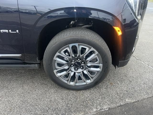 2023 Occasion pour Denali Ultimate Bleu Transmission automatique Moteur essence 4L Intérieur cuir foncé R20 Gauche - Product Image 3