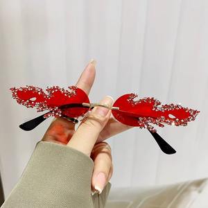 Gafas de Sol de Moda para Fiestas con Monturas Metálicas que Crean una Fusión Audaz de Durabilidad y Glamour, Producción Increíble - Product Image 4