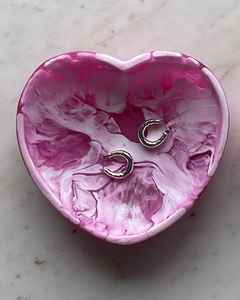 Decorative <b>Heart</b>-Shaped Resin Serving <b>Bowl</b>-Polished Serving <b>Bowl</b> for Home Hotel Tabletop Decoration for Food & Salad <b>Bowl</b> - Product Image 6