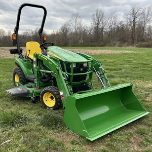Tracteur à conducteur marchant John Deere 1023E 100 CV 2025 avec moteur, tondeuse à montage central, chargeur, boîte de vitesses, pompe, moteur et roulement - Product Image 2