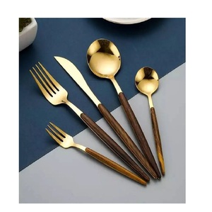 Juego de cubiertos de metal altamente buscado con mango de acabado dorado Tamaño personalizado Ecológico Fabricado Suministrado India para bodas - Product Image 4