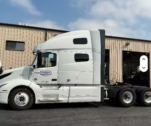 Camión semirremolque VNL64760 con cabina dormitorio, modelo 2022, seminuevo - Cabina dormitorio integral de 70 pulgadas, 455 HP, 12 velocidades - Product Image 5