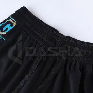 Pantalones cortos de hombre personalizados con estampado completo de calidad superior con bolsillos dobles con cremallera Pantalones cortos de baloncesto de costura interior de 6 pulgadas - Product Image 5