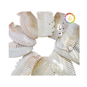 Peine de conchas marinas de alta calidad hecho a mano de conchas reales Ideal para juego de regalo de salón Marcas de belleza ecológicas - Product Image 1