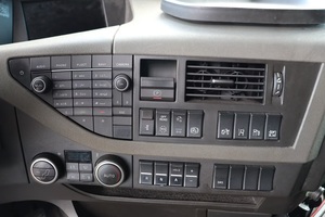 Camion tracteur Volvo FH 460 d'occasion 2018, transmission automatique, diesel, direction à gauche, transmission 4x2, suspension pneumatique, sièges, norme d'émission Euro 6 - Product Image 4