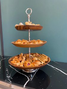 Soporte de exhibición de pastel de madera redondo de fabricante confiable perfecto para exhibir magdalenas y pasteles caseros diariamente - Product Image 4