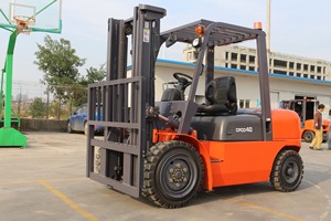 Nouvelle chariot élévateur à fourche à moteur diesel, capacité de charge de 200 kg, garantie de 3 ans, 4 roues motrices, contrepoids, livraison rapide disponible - Product Image 2