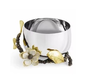 Frutero decorativo de la mejor calidad con acabado blanco con hojas de Metal y soporte para decoración del hogar/Artículos de cocina de la India - Product Image 1