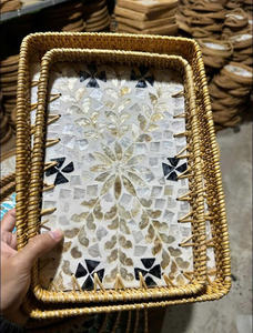 Plateau de service en bambou fait main écologique en gros, tressé en paille de rotin avec incrustations de nacre - Product Image 6