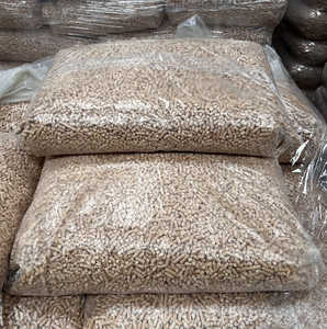 Granulés de pin et de bois de haute qualité à prix de gros abordable, forme bâton 6mm, pour système de chauffage, haute chaleur 4600J, sacs de 15kg en vente - Product Image 3