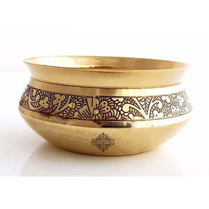 Vajilla de Latón de Diseño Artesanal con Patrón Vegetal Tradicional en Relieve - Product Image 5
