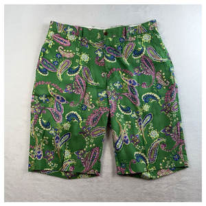 Shorts de golf simples pour hommes, fabriqués avec un tissu doux et léger, offrant un confort décontracté toute la journée - Product Image 2