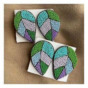 Boucles d'oreilles perlées élégantes faites à la main pour femmes artisanat de broderie de mode avec point de croix complexe et couture - Product Image 1