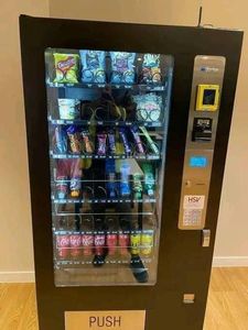 Compre una pequeña máquina expendedora combinada completamente automática para aperitivos y bebidas de uso mundial con función SDK Entrega rápida Premium - Product Image 3