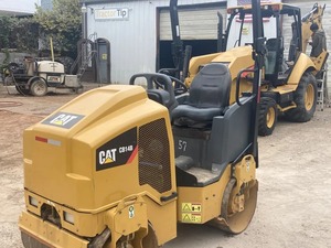 Excellent rouleau de route Cat CB 2.7 Construction de machines de route Caterpillar meilleure offre disponible à la vente - Product Image 6