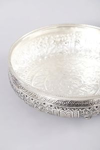 Urna Decorativa de Aluminio Plateado con Diseño Antiguo, Urna de Flores de Buena Calidad a Precio de Mayoreo - Product Image 3