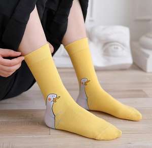Calcetines suaves y cómodos de algodón para hombres y mujeres, estampados personalizados con divertidos patrones de animales y gansos, ropa informal diaria al por mayor - Product Image 4