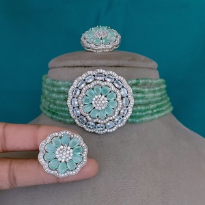 Conjunto de Gargantilla y Aretes con Perlas de Circonita Cúbica con Acabado Étnico de Precisión y Estilo Premium, Color Plateado, para Fiestas y Bodas, Colección para Mujer - Product Image 1