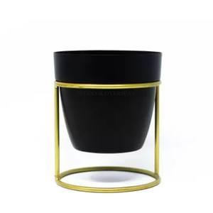 Maceta de metal de diseño elegante única con recubrimiento en polvo de color negro con soporte chapado en oro de proveedor indio a un precio impresionante - Product Image 1
