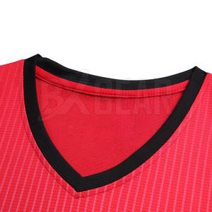 Uniforme de fútbol hecho en fábrica con número y nombre personalizados disponibles en varios tamaños, colores y estilos para equipos y clubes - Product Image 2