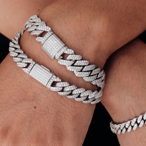 La mejor pulsera de eslabones cubanos de diamantes de lujo solicitada perfecta para fiestas y estilos cotidianos disponible a un precio asequible - Product Image 2