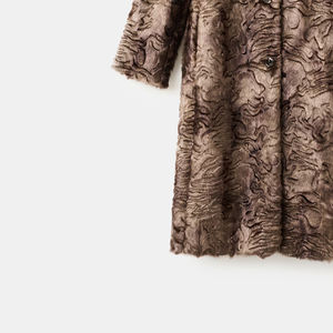 Service OEM Manteaux en fourrure pour femmes de haute qualité disponibles dans toutes les tailles et toutes les couleurs MOQ faible Prix raisonnables Facile à porter Look haut de gamme - Product Image 6