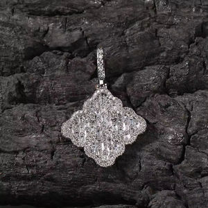 Collier pendentif en laiton plaqué argent Zircon Ocean-Inspired Beach Vibes Fashion avec pendentifs à breloques - Product Image 4