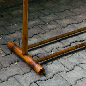 Porte-vêtements rond en canne de bambou vente en gros présentoir naturel pour magasin de vêtements - Product Image 2