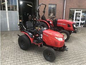Tracteur compact Kubota L4401 rouge avec chargeur frontal, moteur 40 CV, boîte de vitesses, pneus agricoles, siège monté - Product Image 5